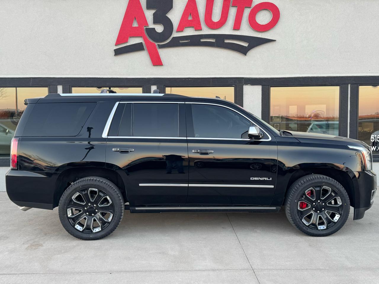 GMC Yukon Denali 4WD 2019