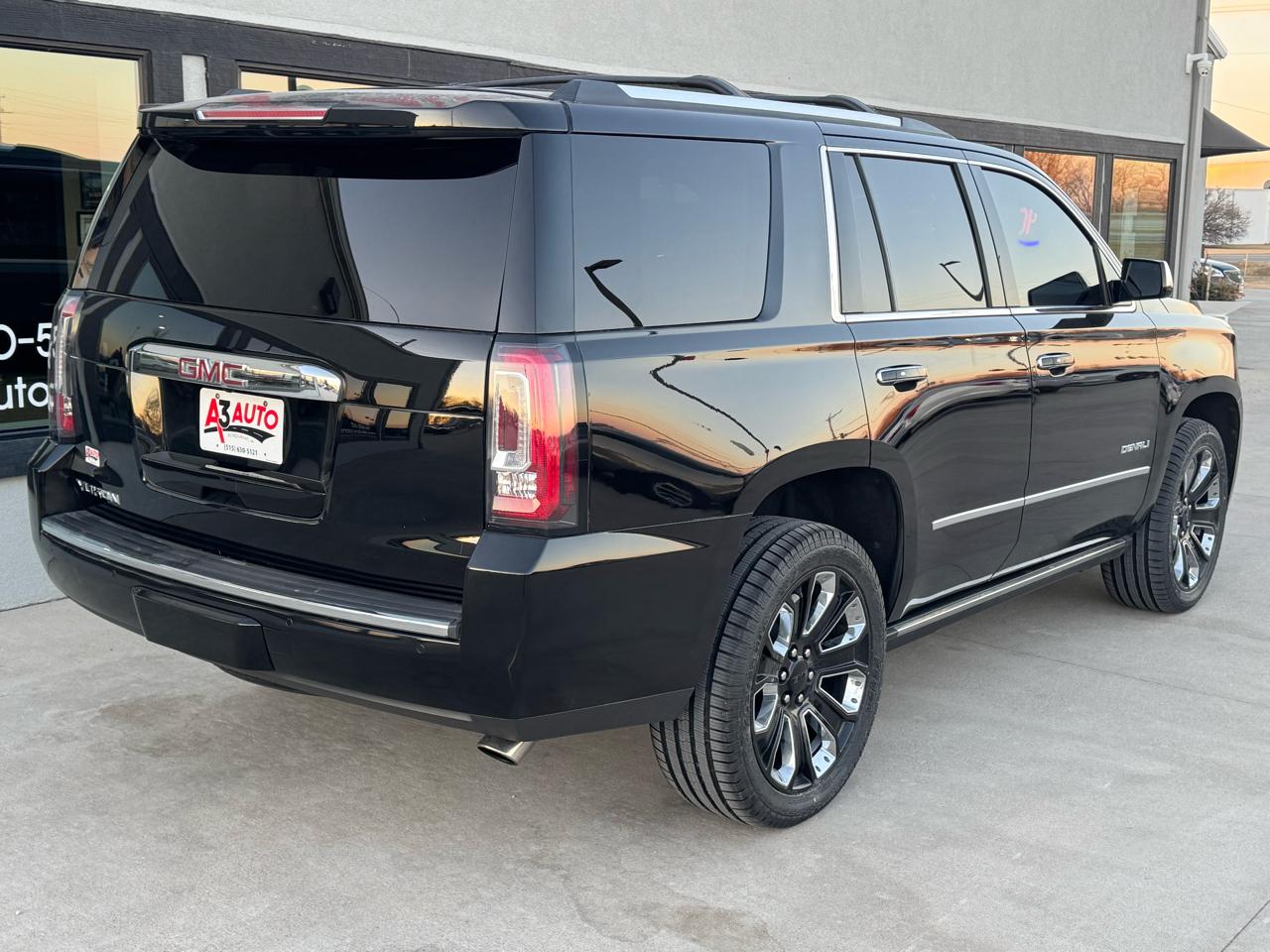 GMC Yukon Denali 4WD 2019