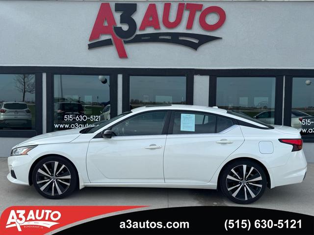 White 2021 Nissan Altima 2.5 SR FWD Sedan Front-Wheel Drive Continuously Variable Transmission