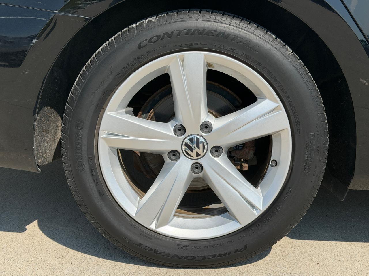 Volkswagen Passat 2.5L SE AT 2012