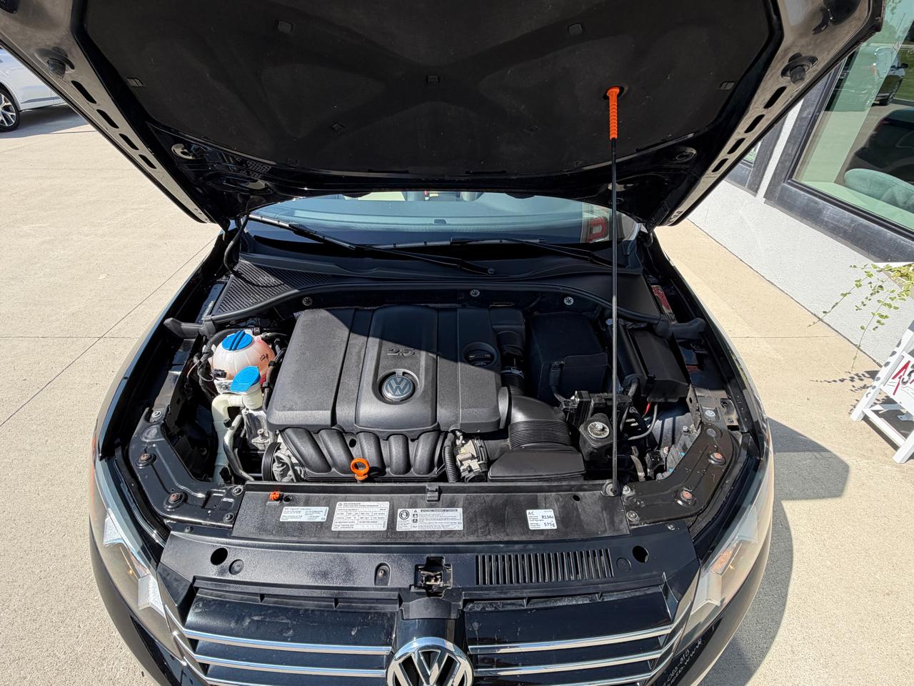 Volkswagen Passat 2.5L SE AT 2012