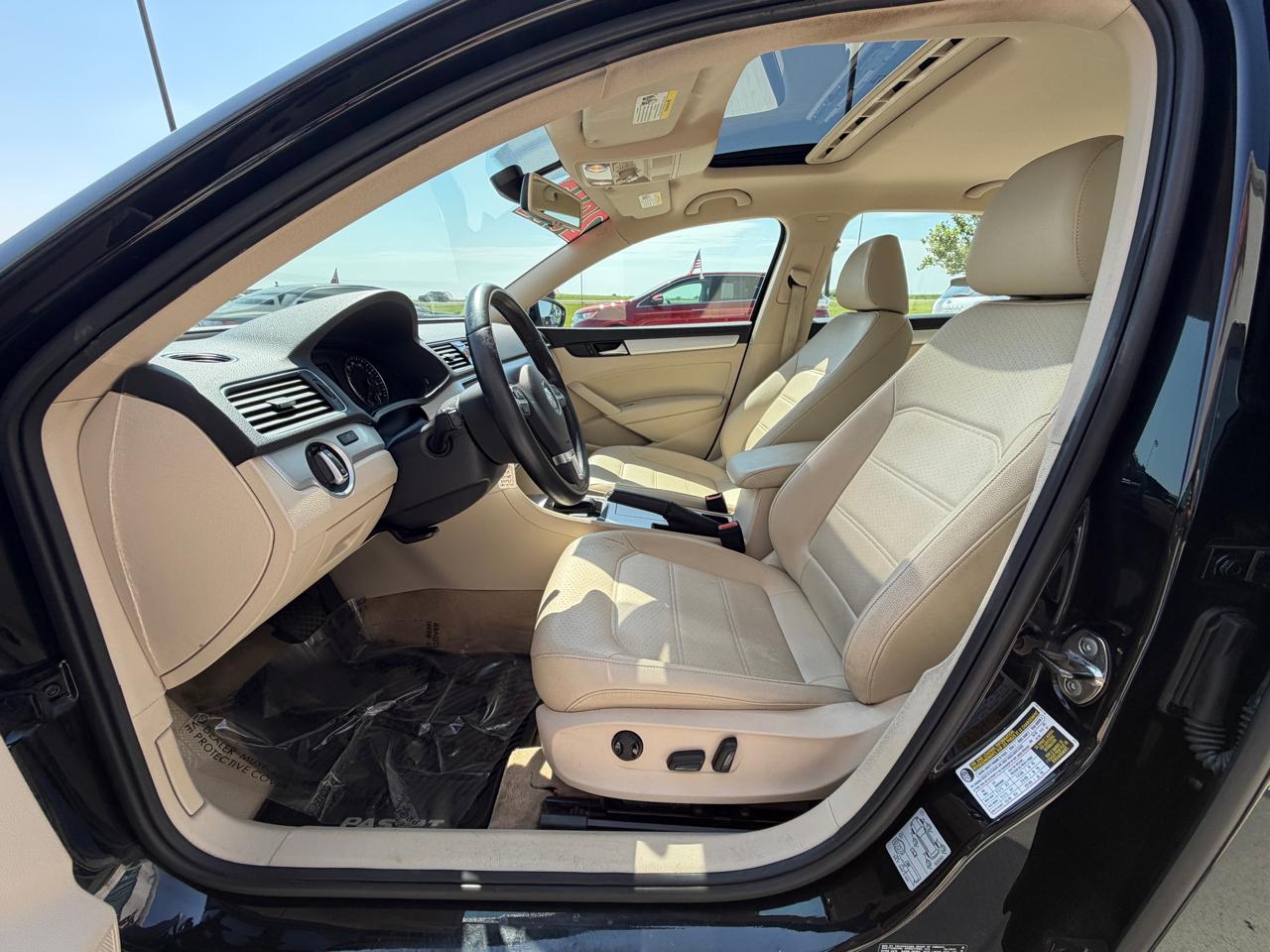 Volkswagen Passat 2.5L SE AT 2012