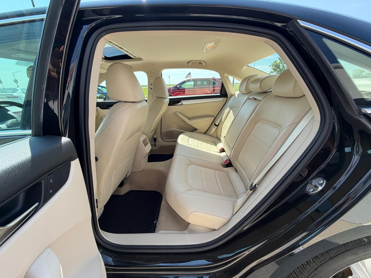 Volkswagen Passat 2.5L SE AT 2012
