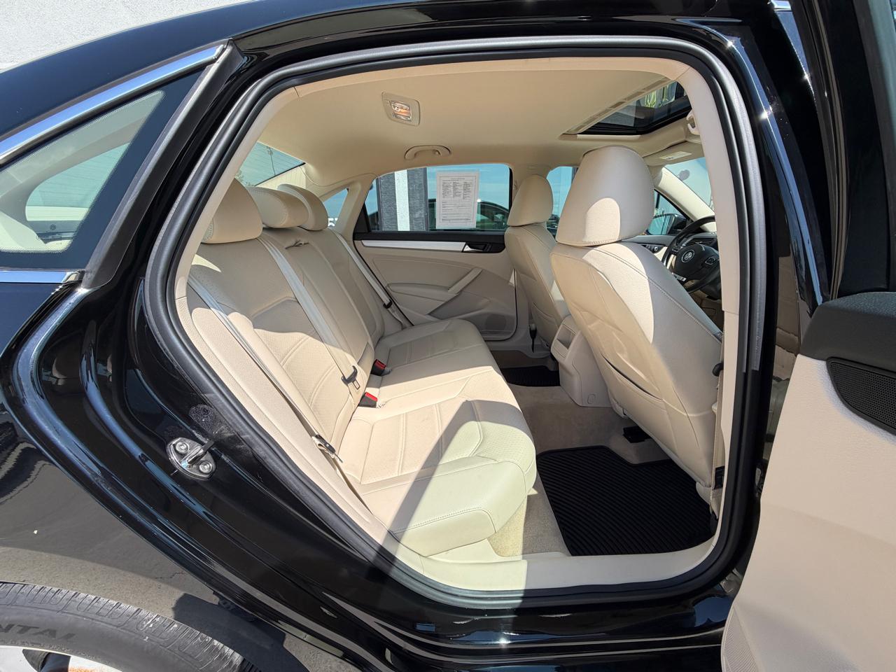 Volkswagen Passat 2.5L SE AT 2012