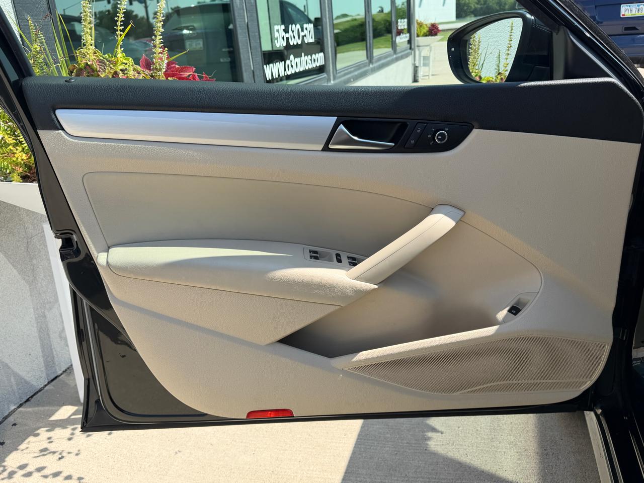 Volkswagen Passat 2.5L SE AT 2012