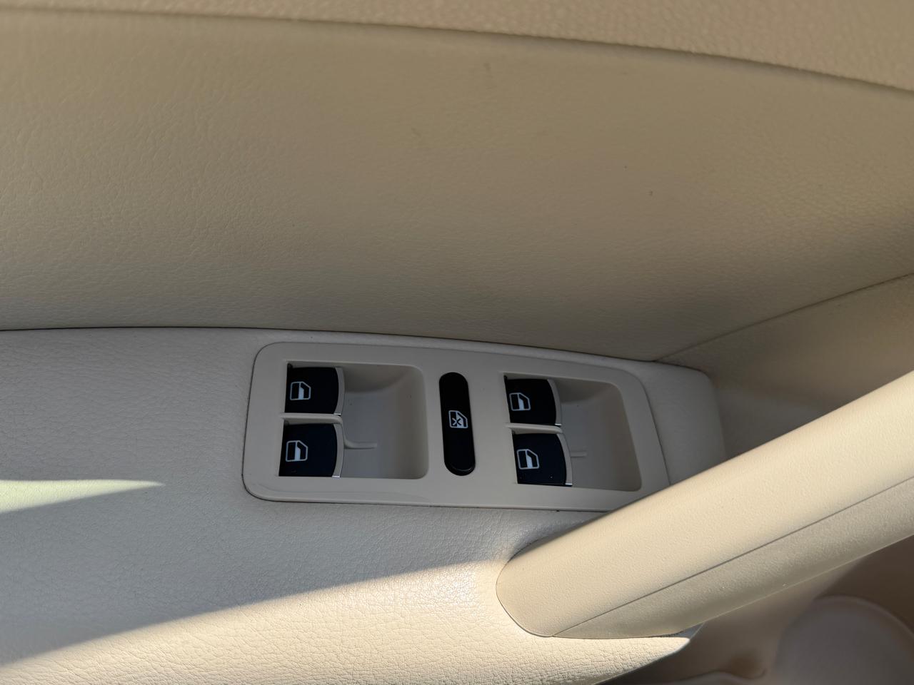 Volkswagen Passat 2.5L SE AT 2012