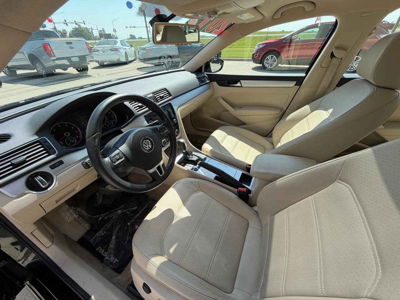 Volkswagen Passat 2.5L SE AT 2012