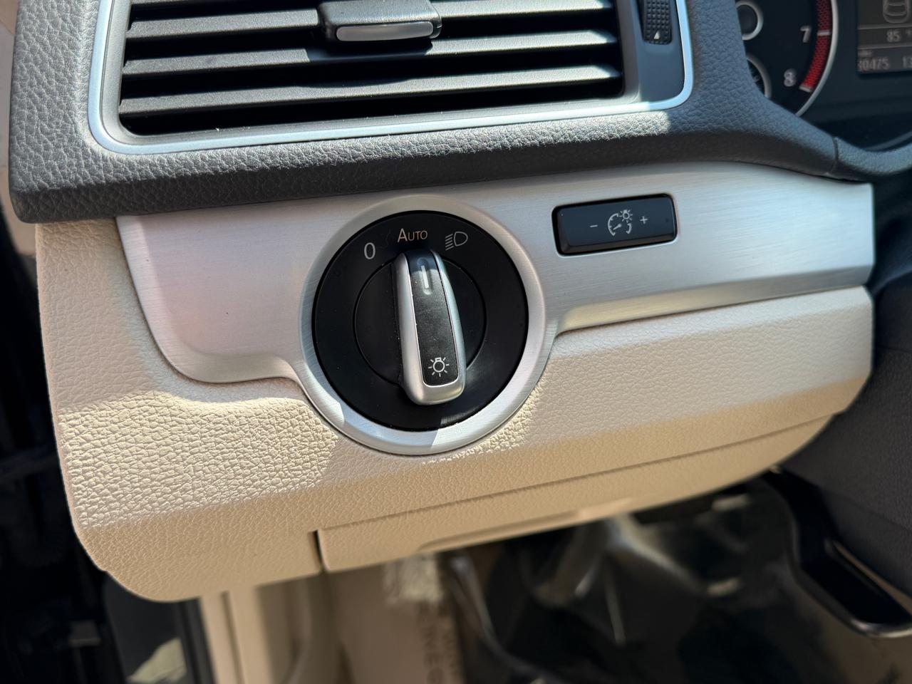 Volkswagen Passat 2.5L SE AT 2012