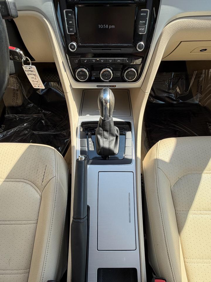 Volkswagen Passat 2.5L SE AT 2012