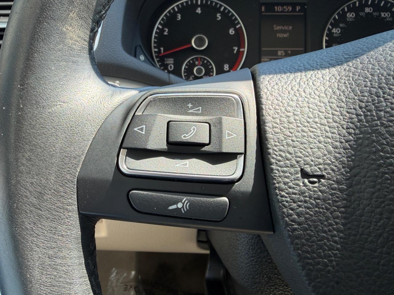 Volkswagen Passat 2.5L SE AT 2012