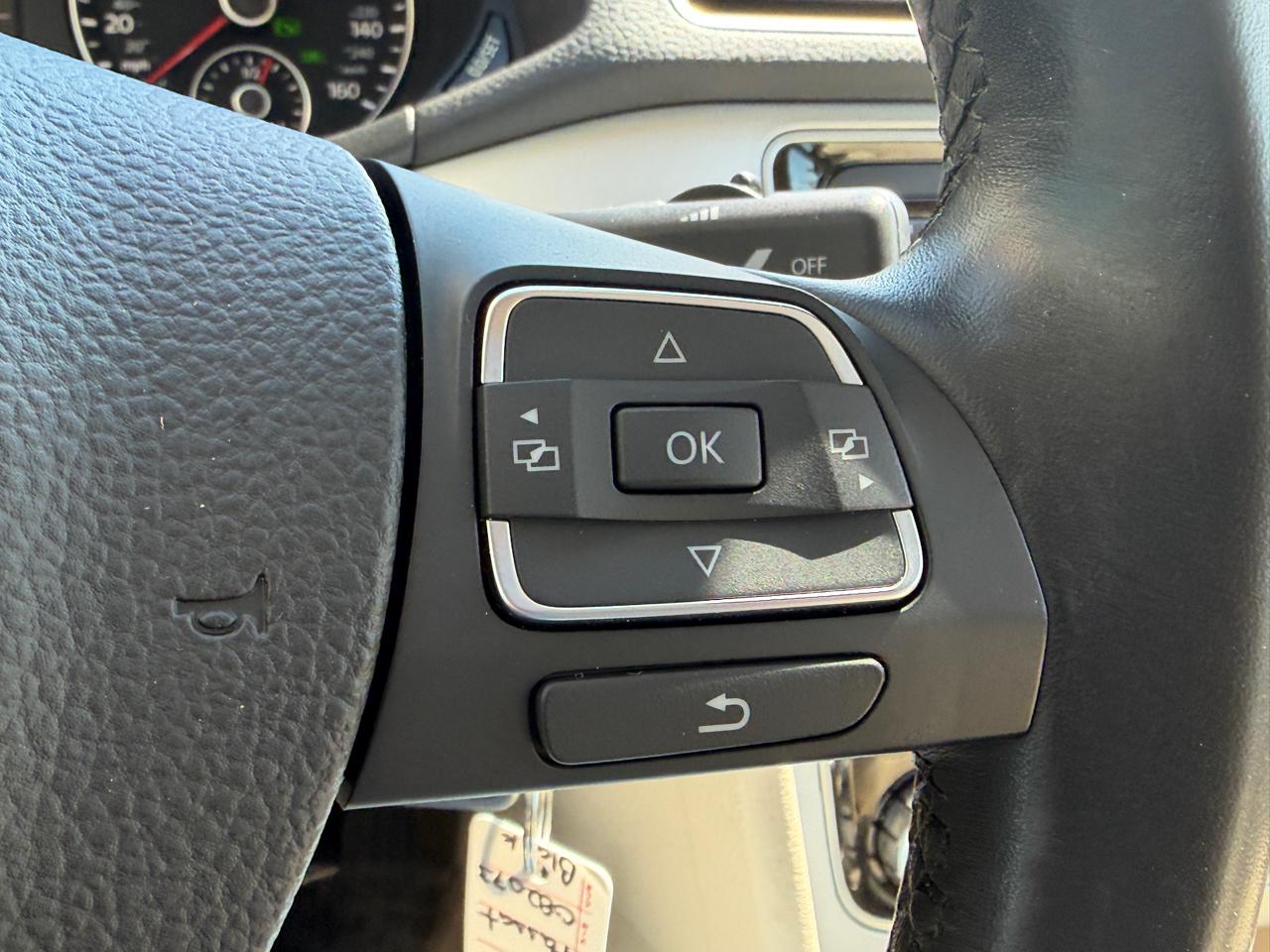 Volkswagen Passat 2.5L SE AT 2012