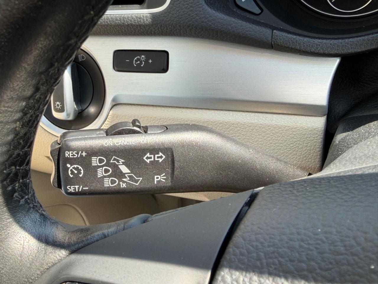 Volkswagen Passat 2.5L SE AT 2012