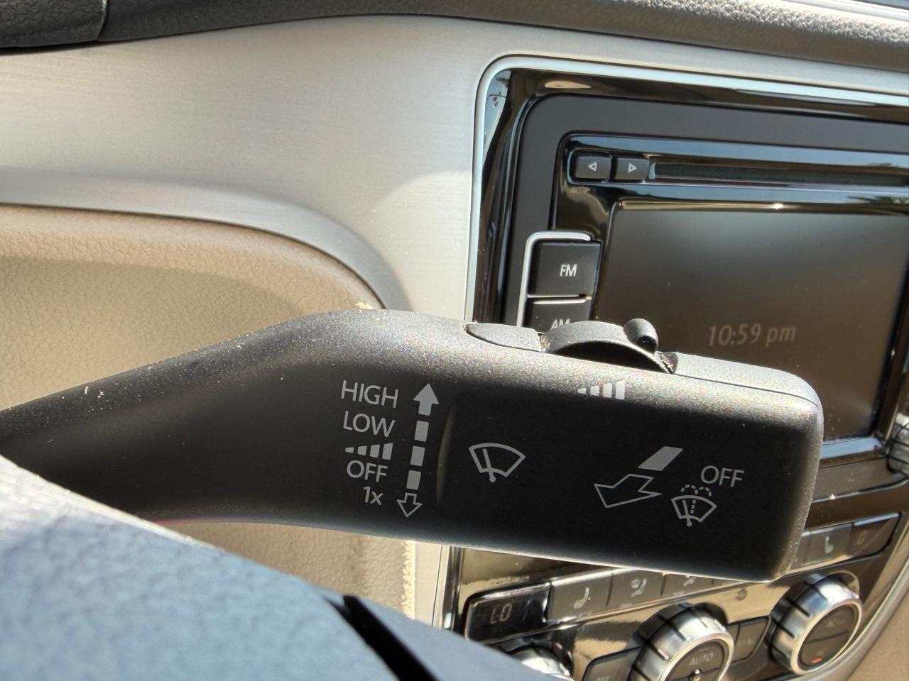 Volkswagen Passat 2.5L SE AT 2012