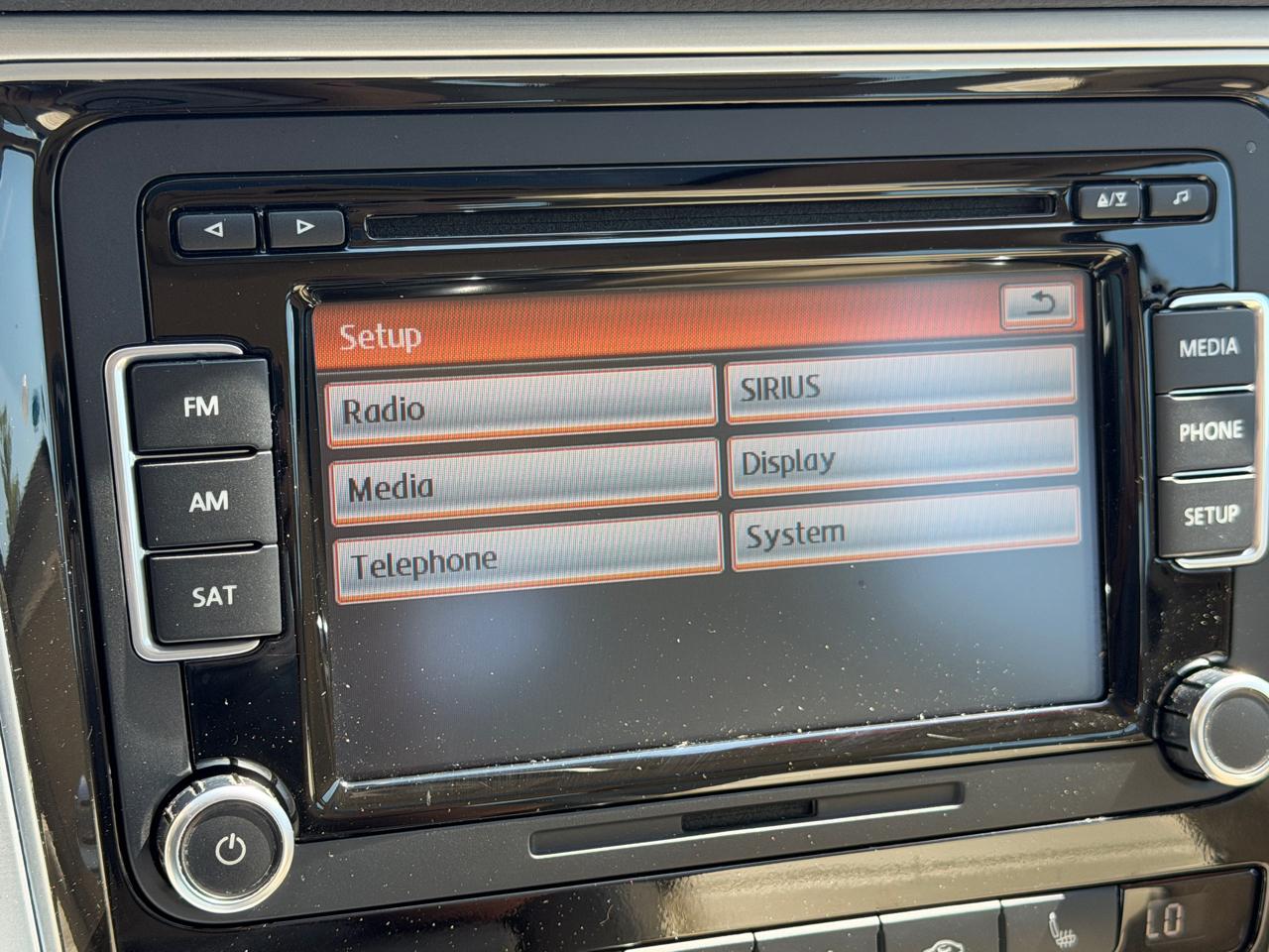 Volkswagen Passat 2.5L SE AT 2012