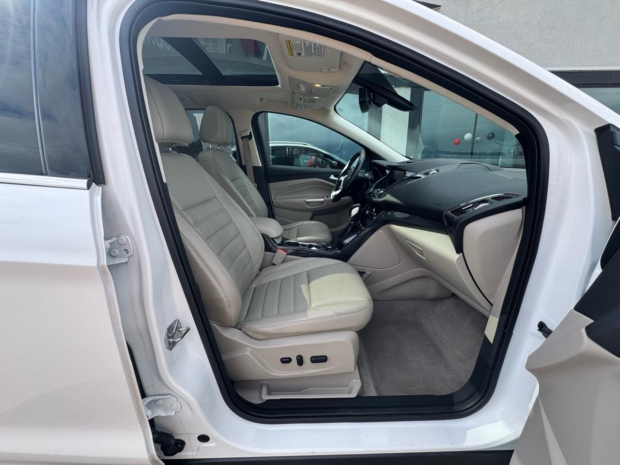 Ford Escape Titanium 4WD 2015
