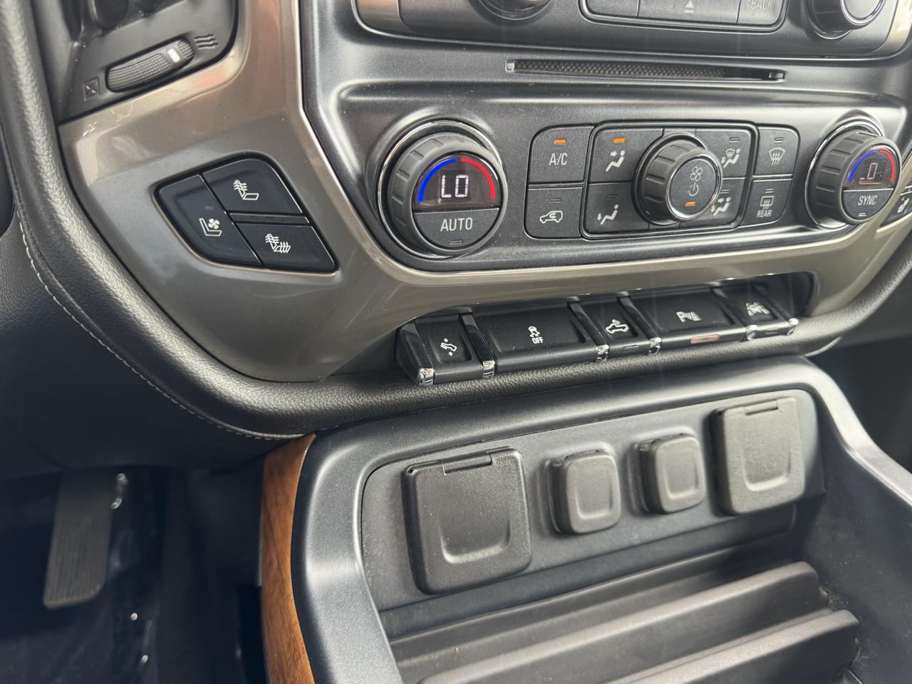 Chevrolet Silverado 1500 High Country Crew Cab Short Box 4WD 2018