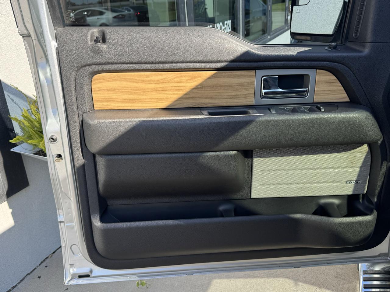 Ford F-150 Lariat 4WD SuperCrew 5.5' Box 2011