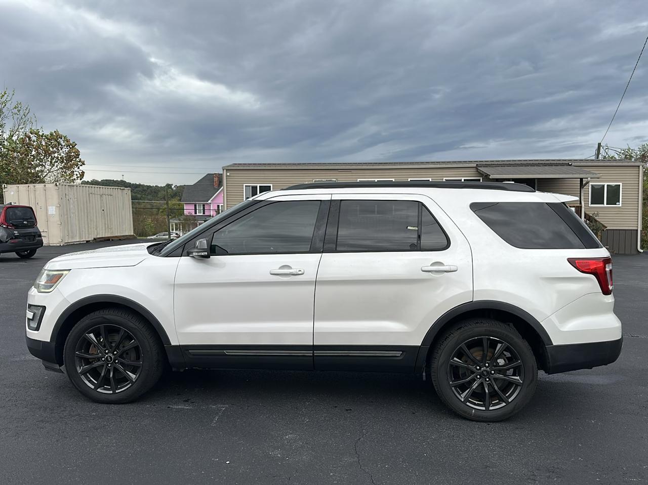 2017 Ford Explorer XLT - Photo 6