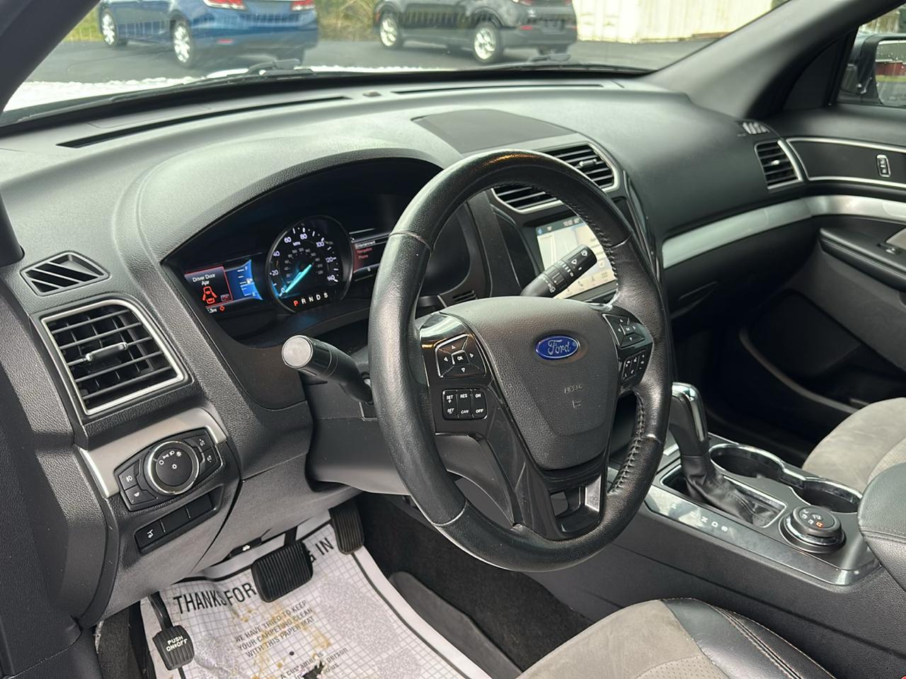 2017 Ford Explorer XLT - Photo 11