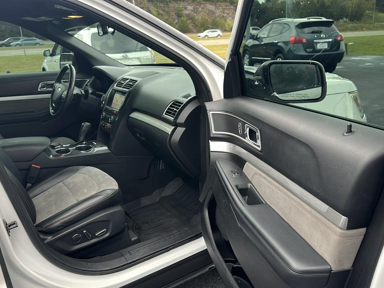 2017 Ford Explorer XLT - Photo 19