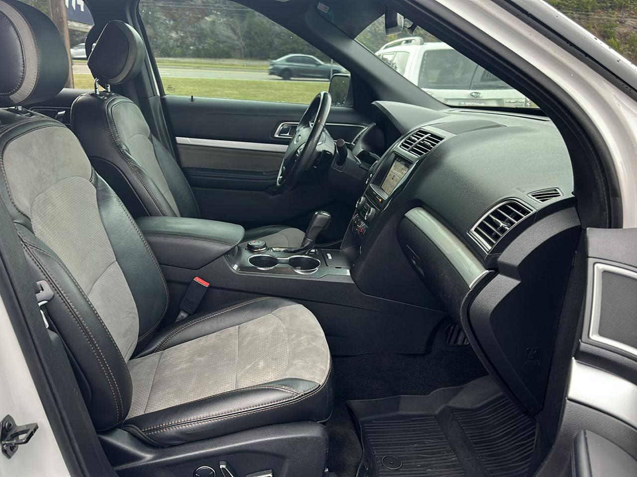2017 Ford Explorer XLT - Photo 20