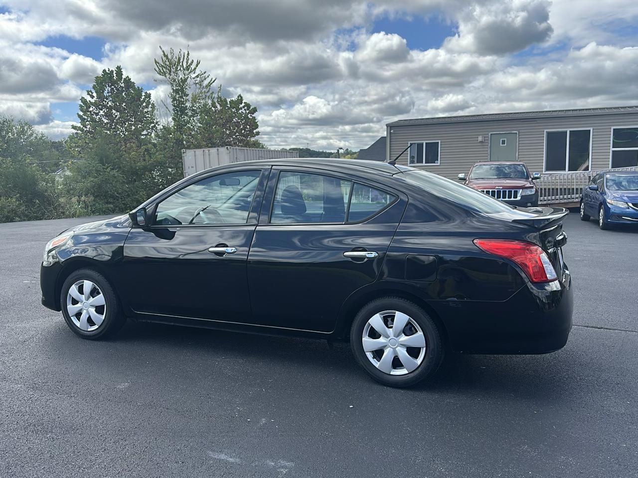 2018 Nissan Versa Sedan SV - Photo 6