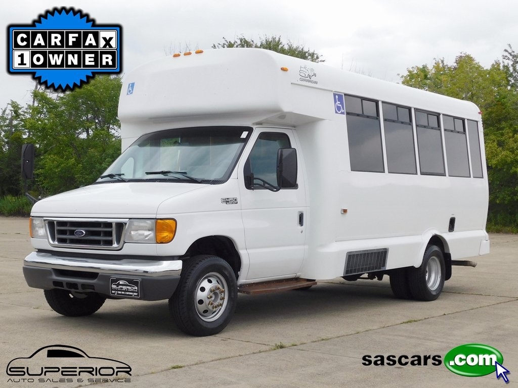 2004 Ford Econoline's photo