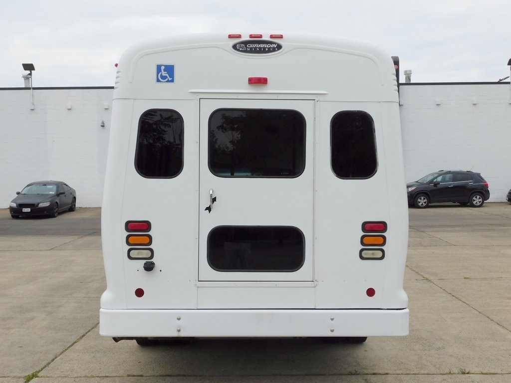 Ford Econoline E-450 2004