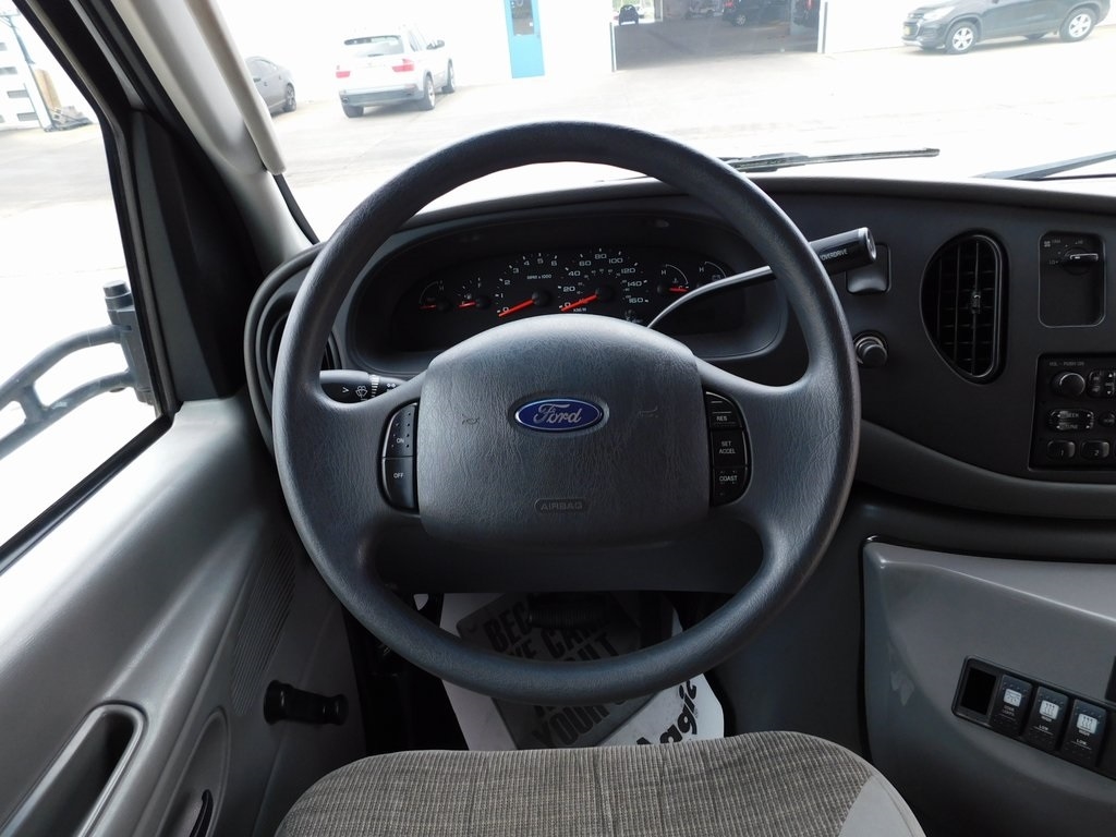 Ford Econoline E-450 2004