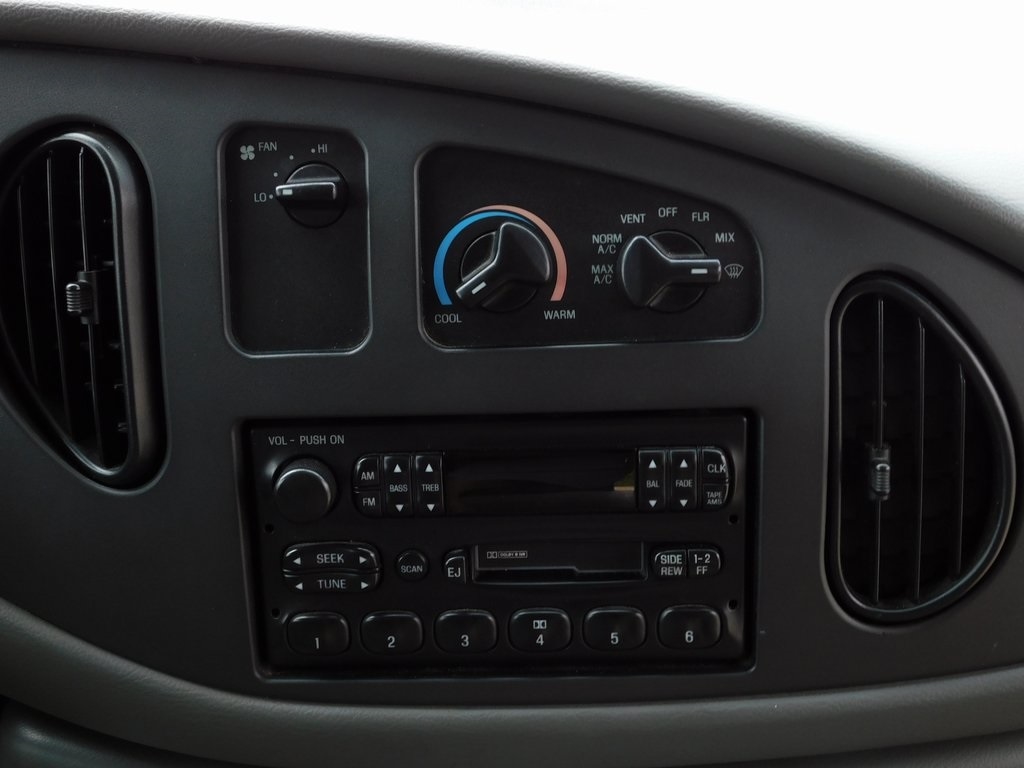 Ford Econoline E-450 2004