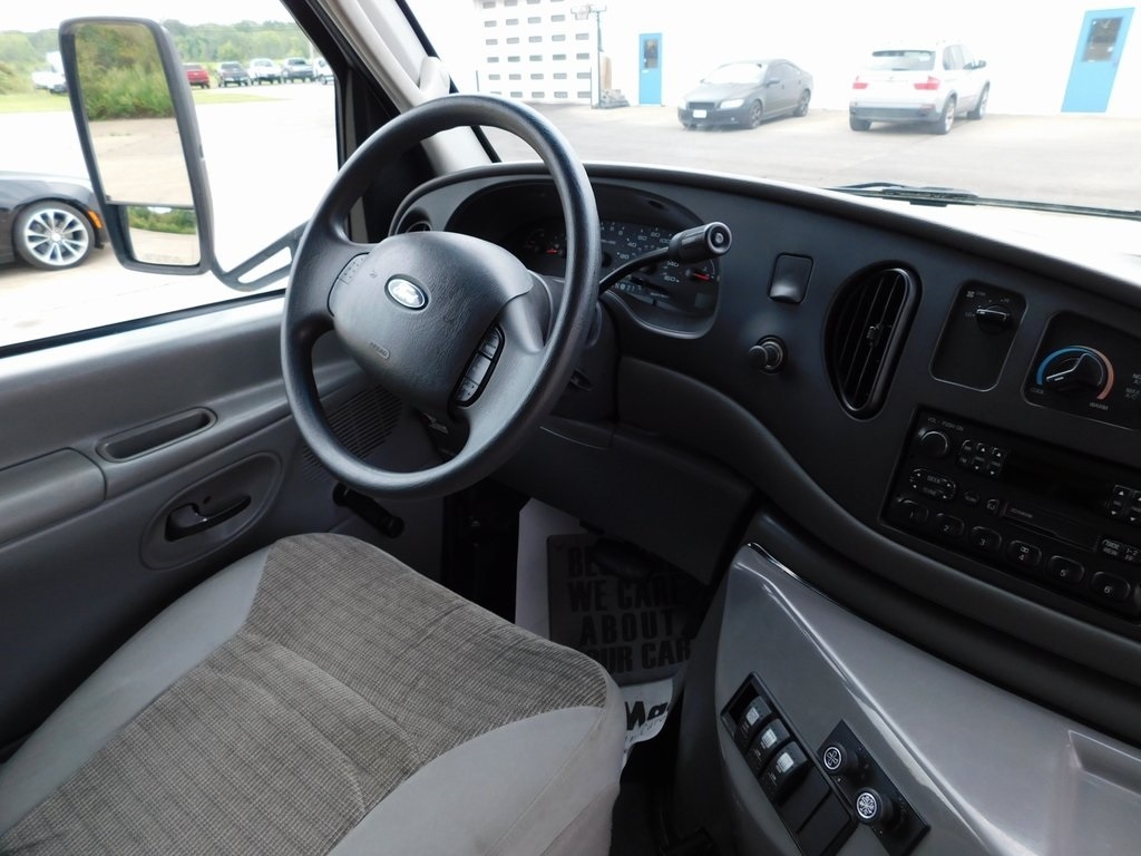 Ford Econoline E-450 2004