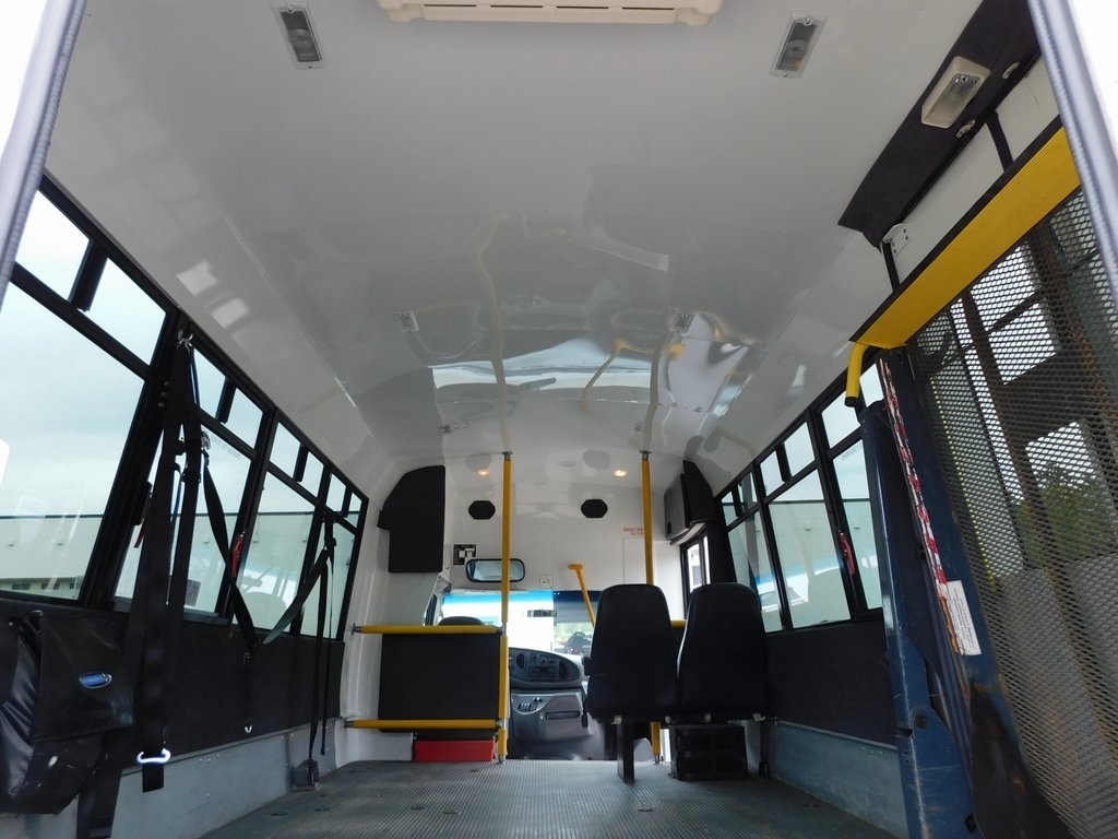 Ford Econoline E-450 2004