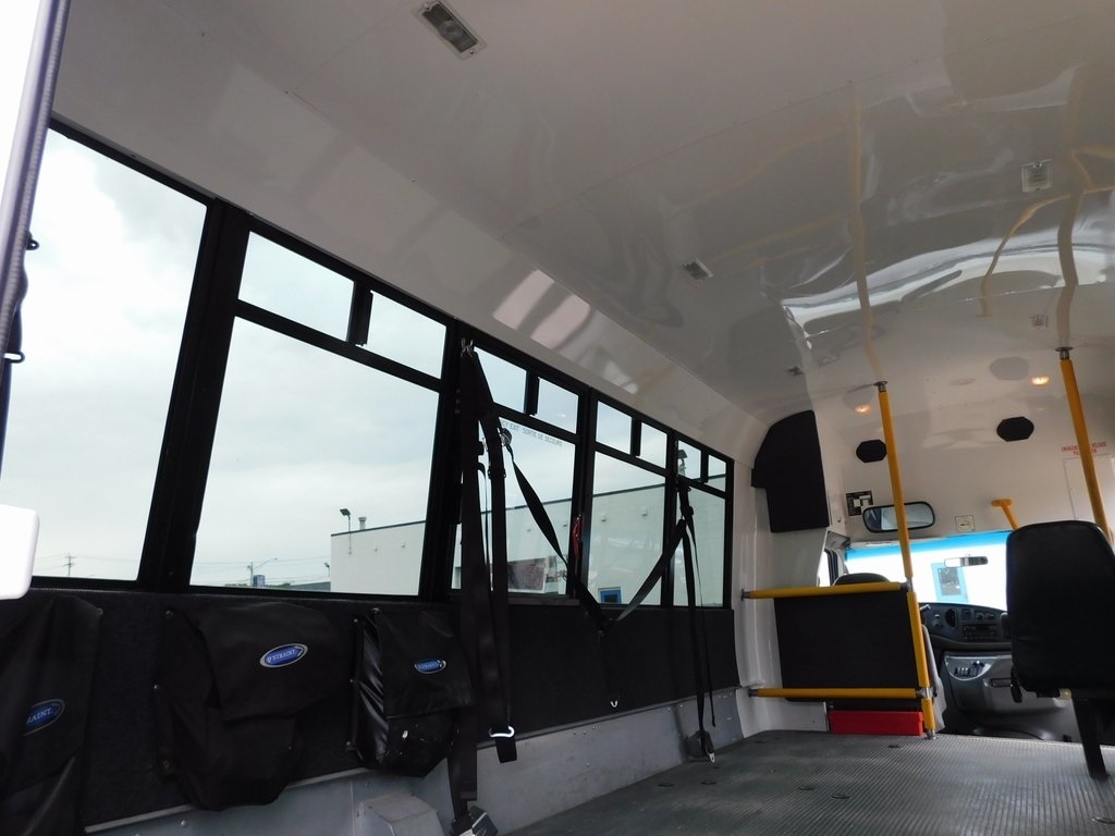 Ford Econoline E-450 2004