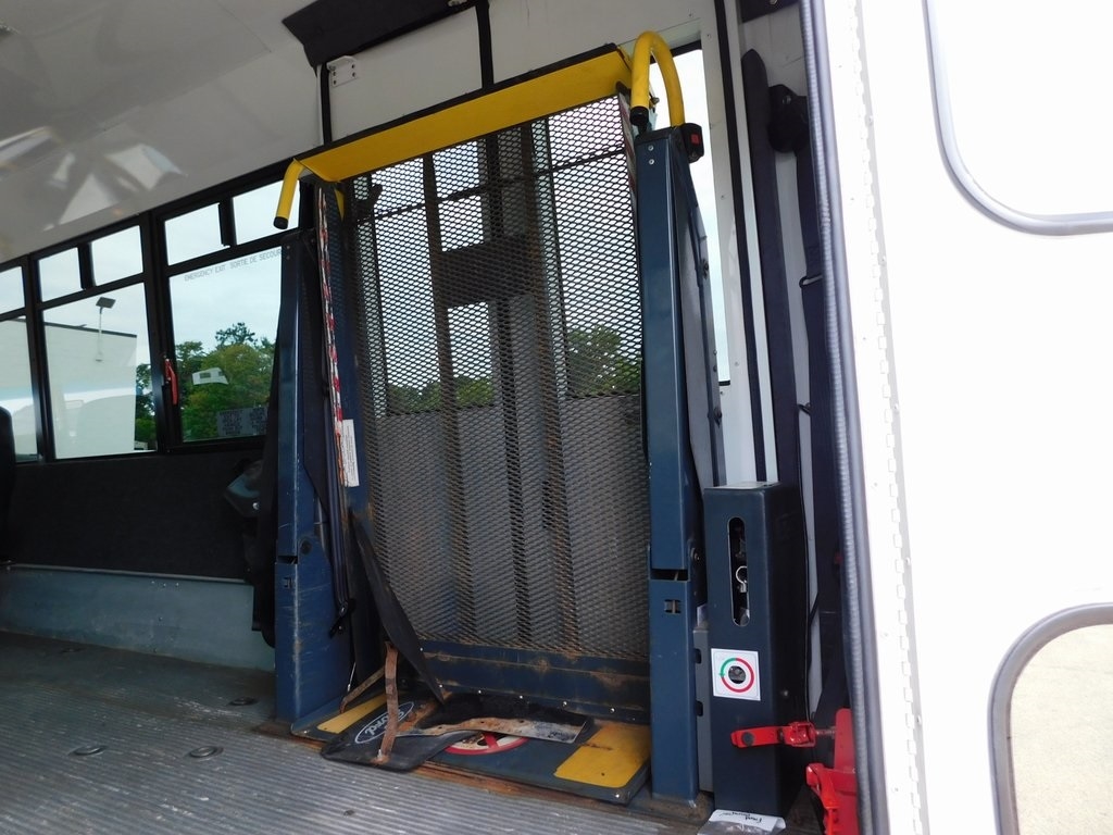 Ford Econoline E-450 2004