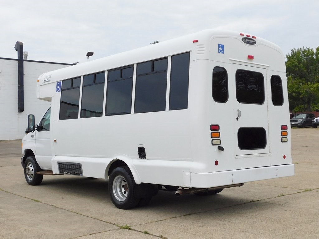 Ford Econoline E-450 2004