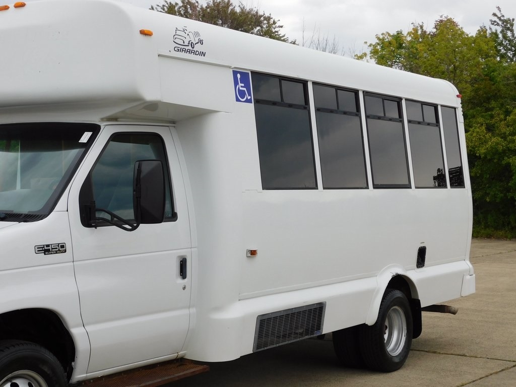 Ford Econoline E-450 2004