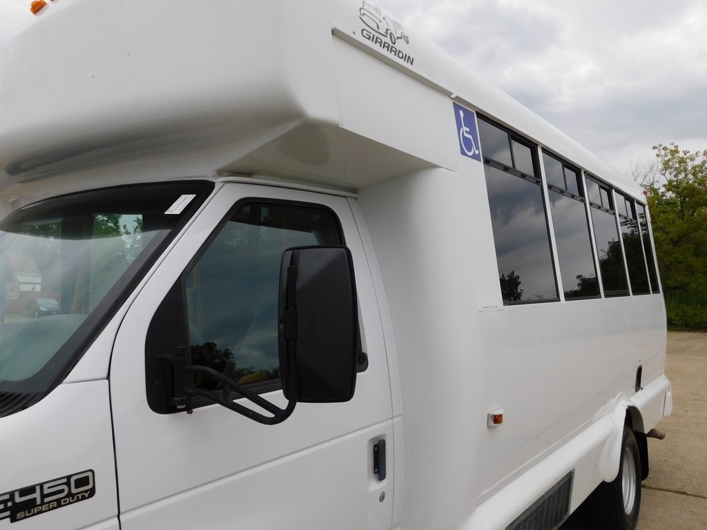 Ford Econoline E-450 2004