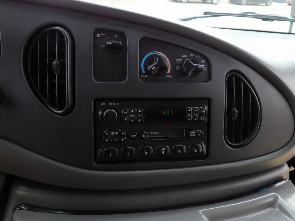 Ford Econoline E-450 2004