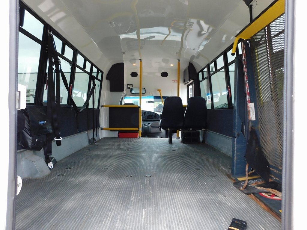 Ford Econoline E-450 2004