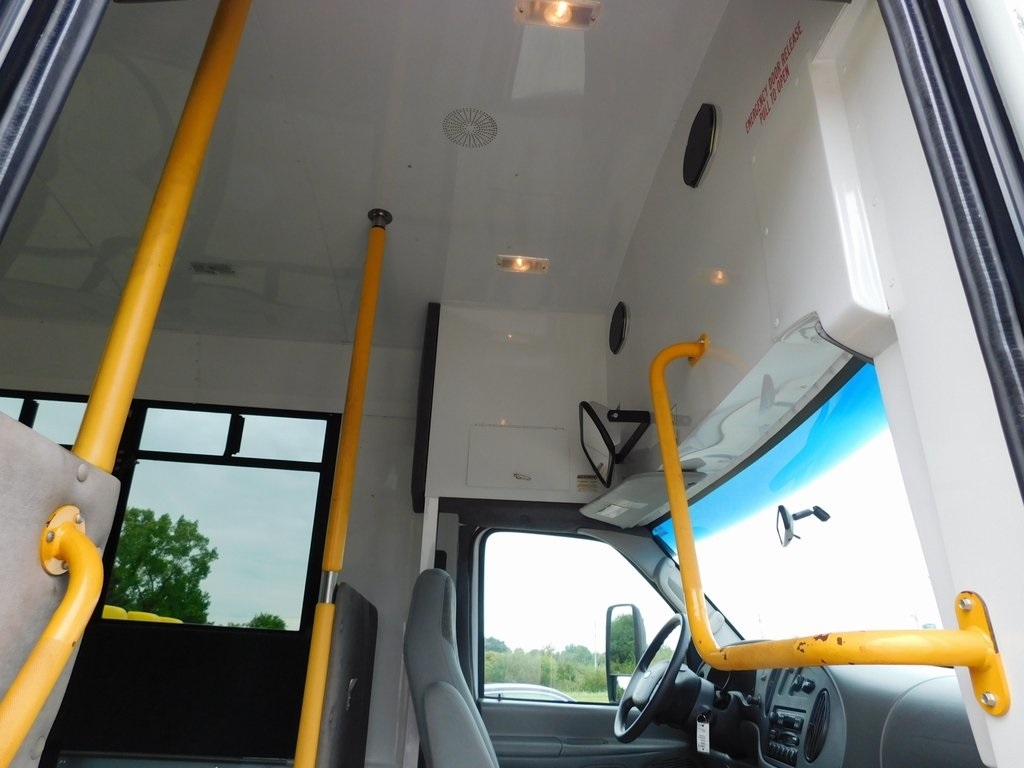 Ford Econoline E-450 2004