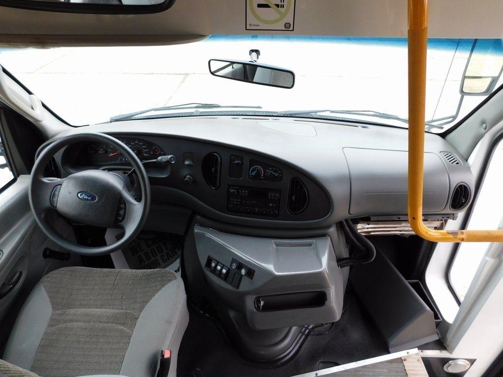 Ford Econoline E-450 2004