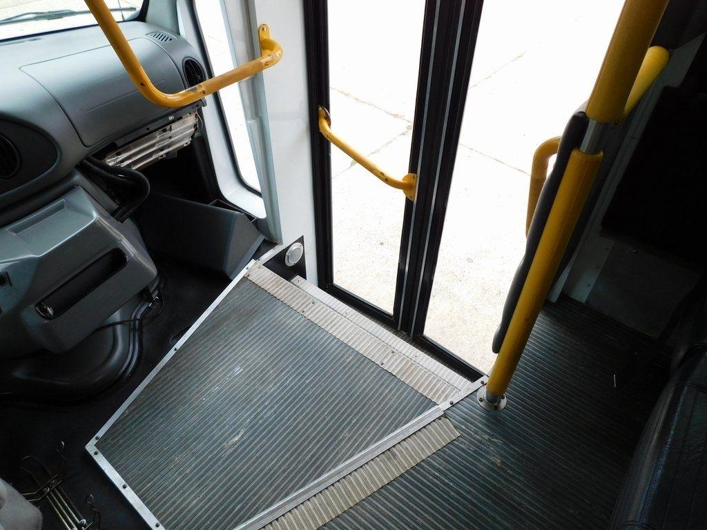 Ford Econoline E-450 2004