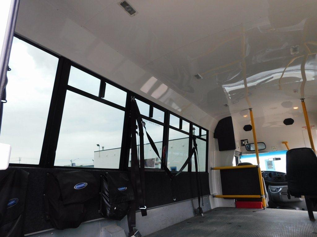 Ford Econoline E-450 2004