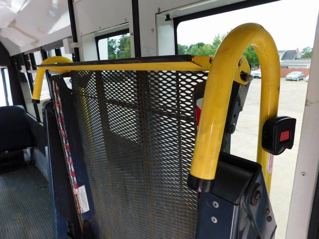 Ford Econoline E-450 2004