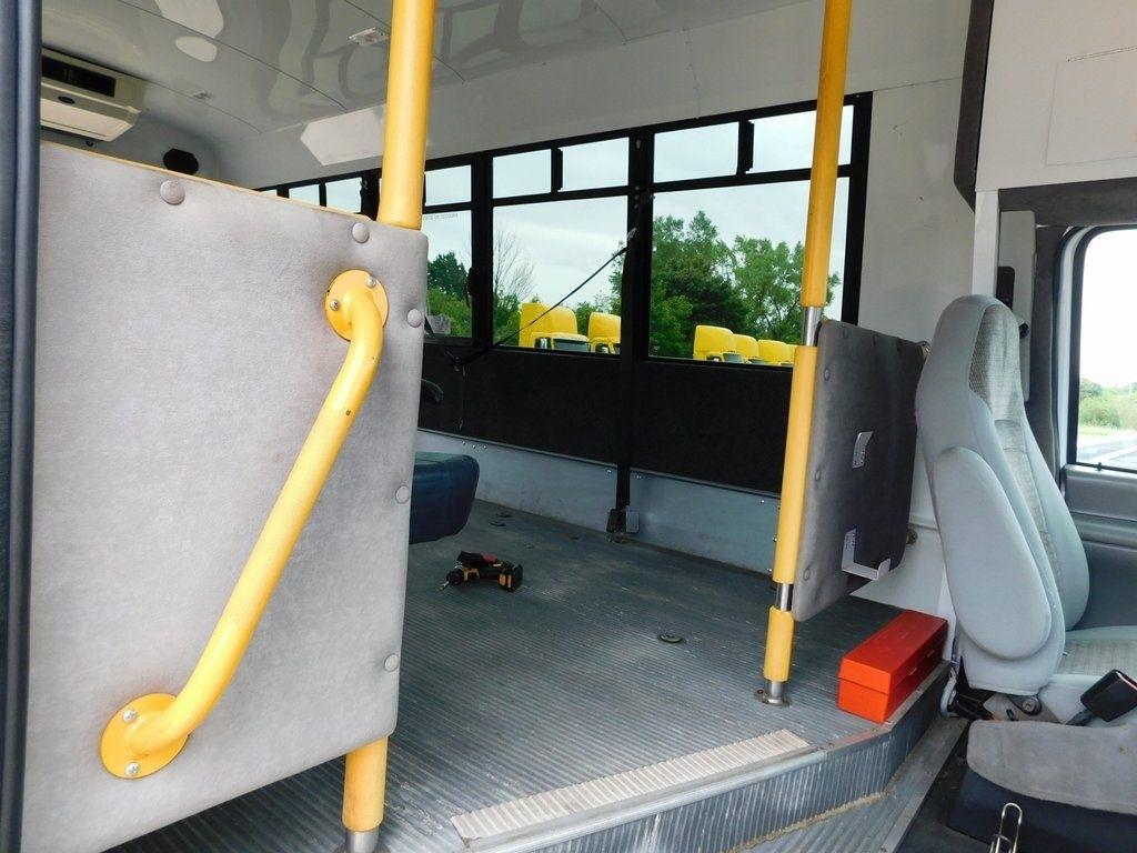 Ford Econoline E-450 2004