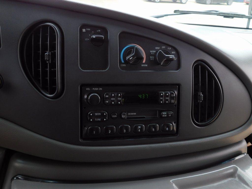 Ford Econoline E-450 2004