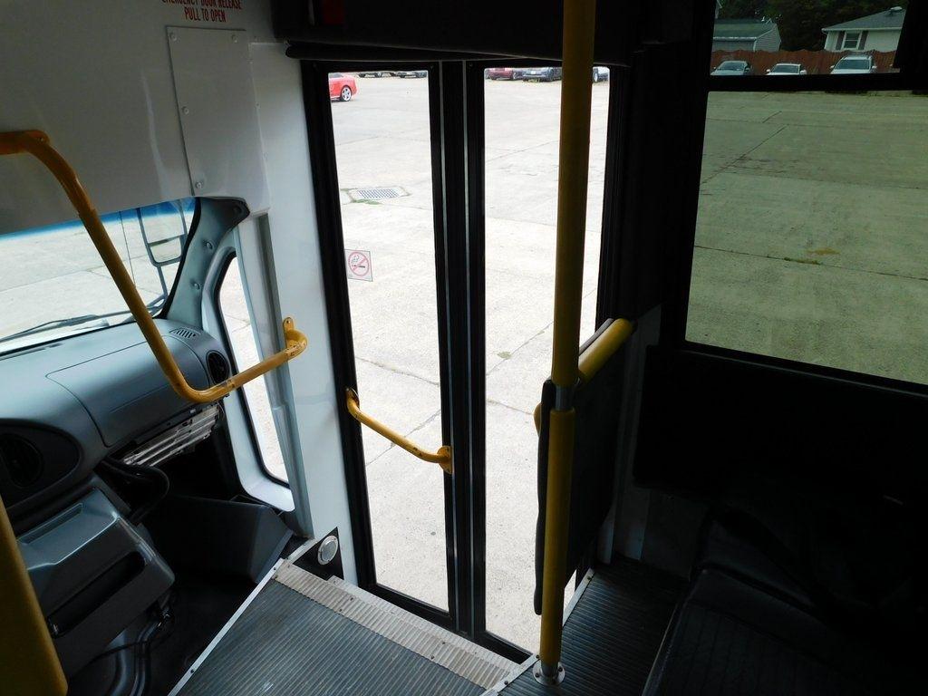 Ford Econoline E-450 2004