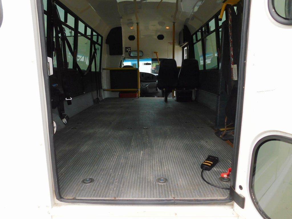 Ford Econoline E-450 2004