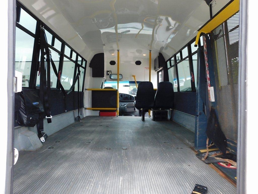 Ford Econoline E-450 2004