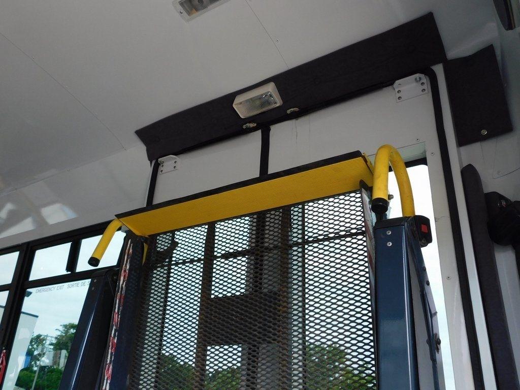 Ford Econoline E-450 2004